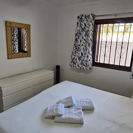 Victoria Court 2 Sunset Pool *