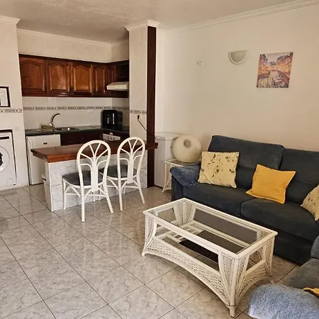 Victoria Court 2 Sunset Pool Los Cristianos (Tenerife)