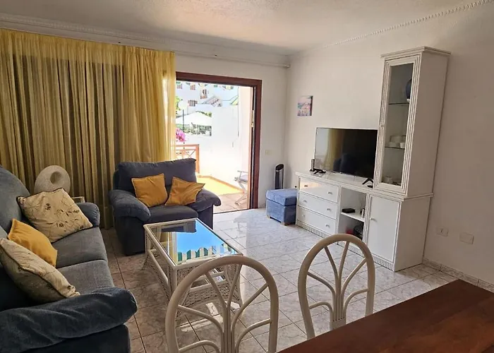 Victoria Court 2 Sunset Pool Apartment *